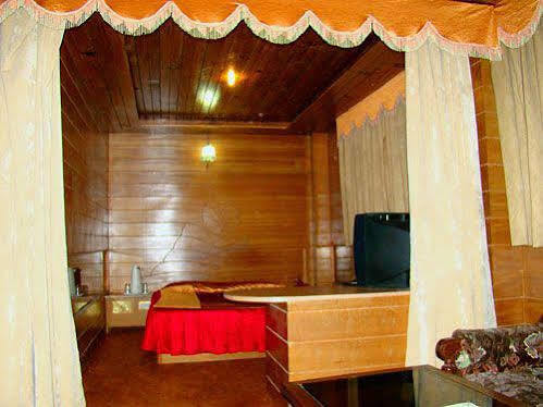 Chandermukhi Hotel Manāli Extérieur photo